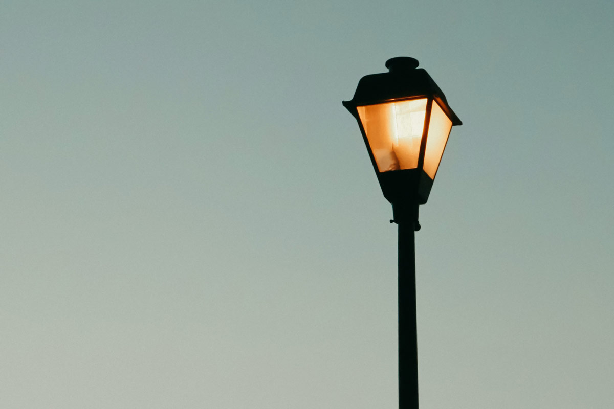 Plotselinge afdaling buitenspiegel Diagnostiseren Are Street Lights, Street Lamps, and Pole Lights the Same? | Brandon  Industries