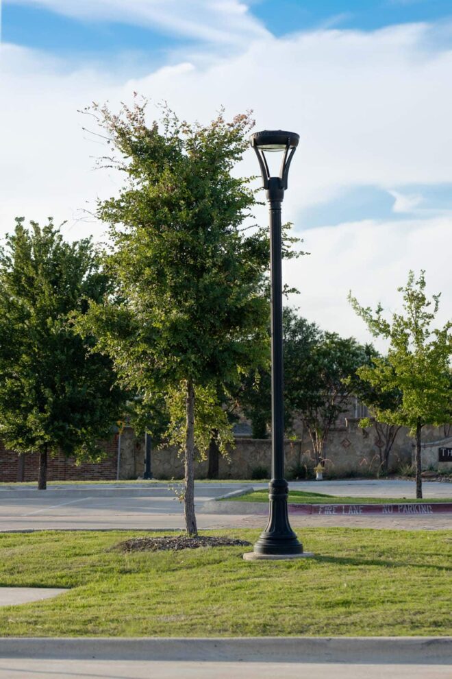 Modern lamp post, H-01 Series, in a parking lot.